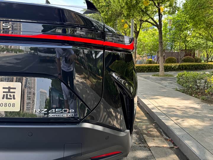 Фото 18 - Lexus RZ