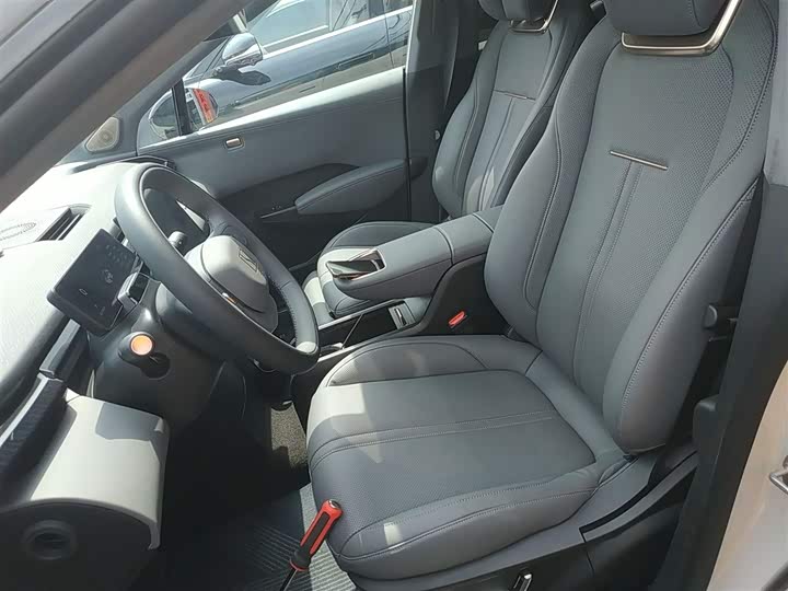 Фото 15 - Zeekr X