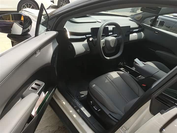 Фото 16 - Zeekr X