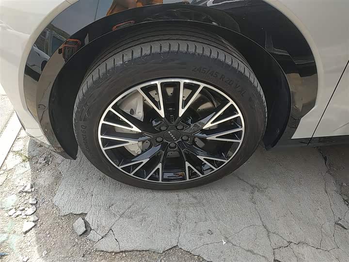 Фото 23 - Zeekr X