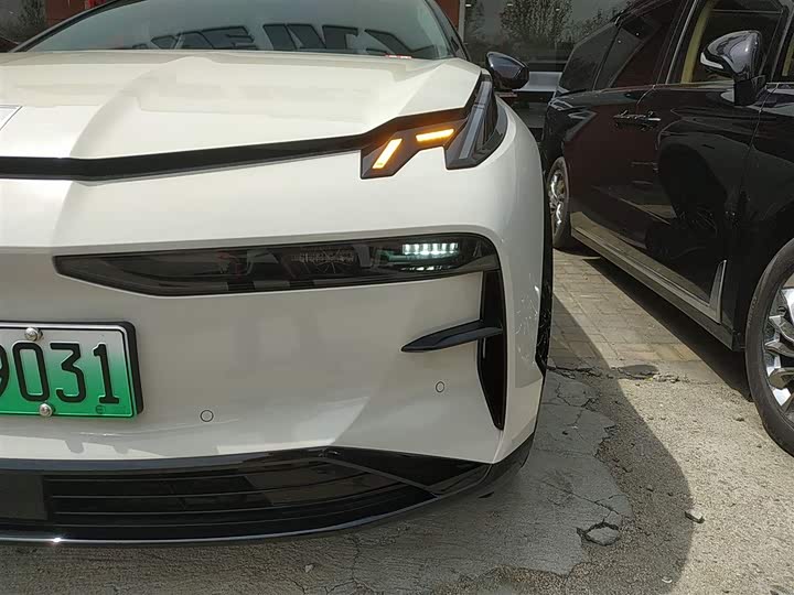 Фото 24 - Zeekr X