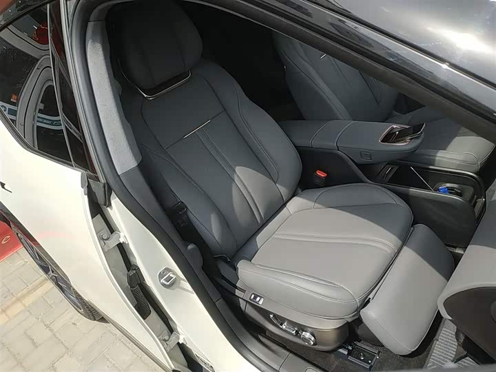 Фото 25 - Zeekr X