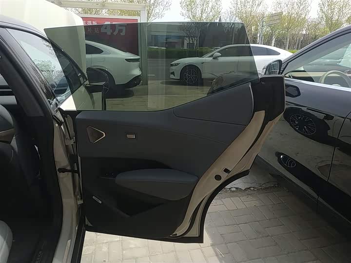 Фото 27 - Zeekr X