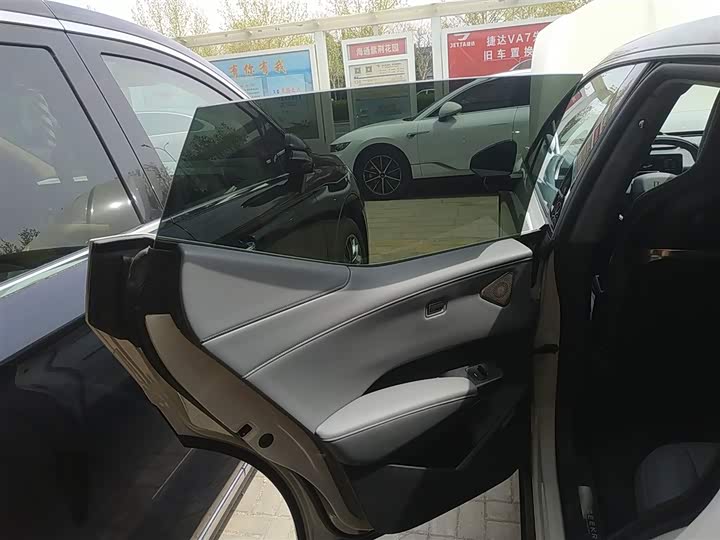 Фото 29 - Zeekr X