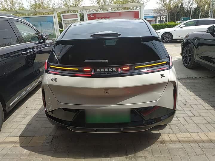 Фото 6 - Zeekr X