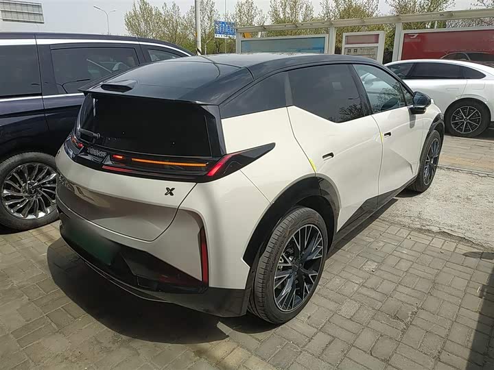 Фото 7 - Zeekr X