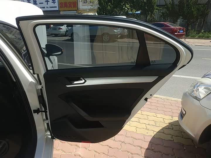 Фото 27 - Volkswagen Lamando L