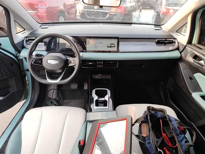 Фото 10 - Geely Geometry E Firefly