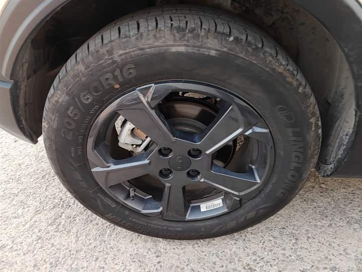 Фото 30 - Geely Geometry E Firefly