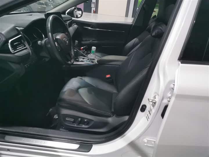 Фото 15 - Toyota Camry