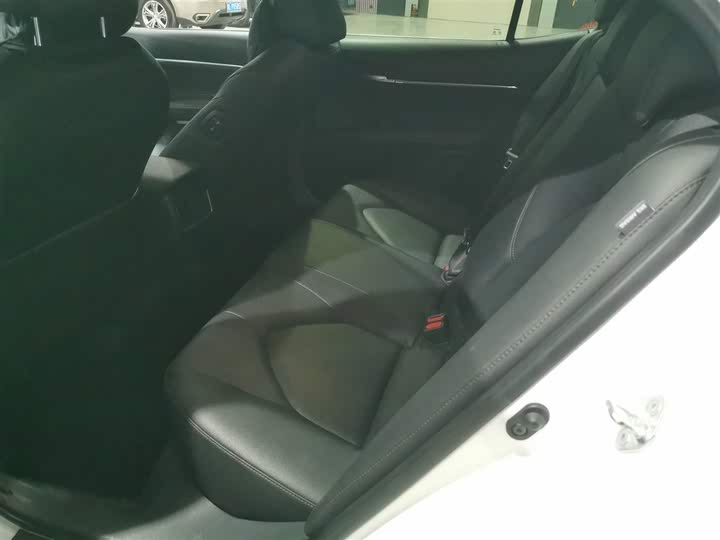 Фото 17 - Toyota Camry