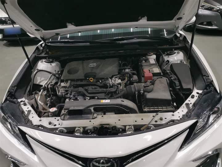 Фото 20 - Toyota Camry