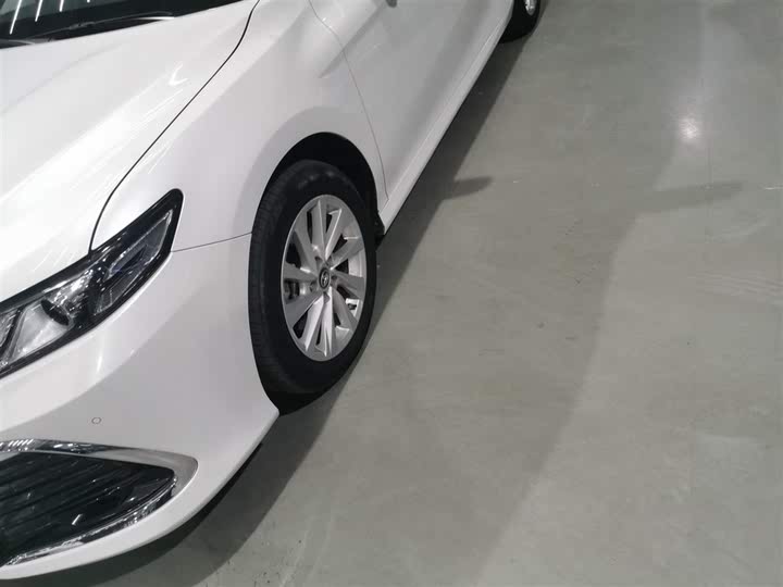 Фото 23 - Toyota Camry