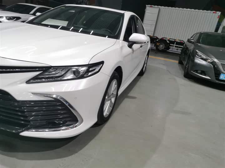 Фото 24 - Toyota Camry