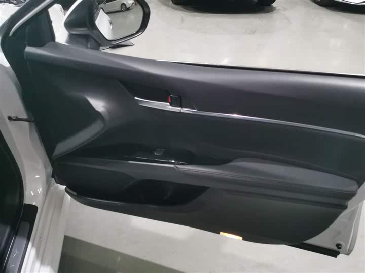 Фото 25 - Toyota Camry