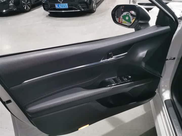 Фото 26 - Toyota Camry