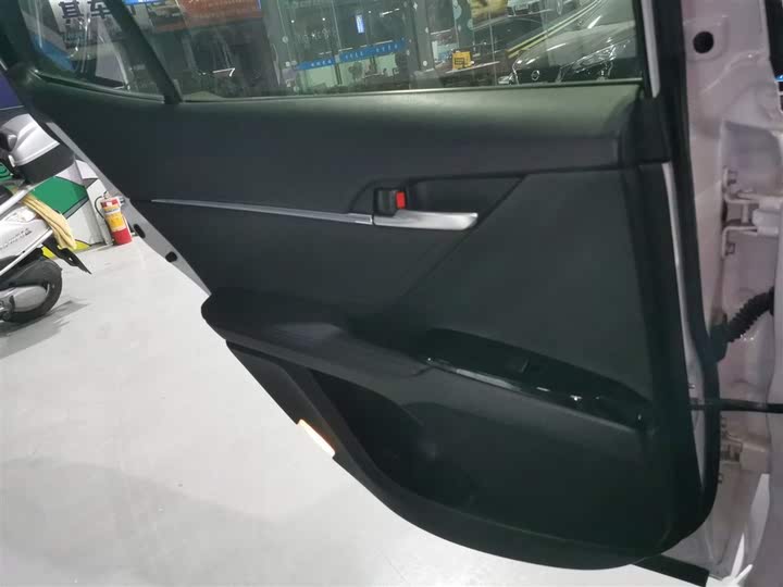 Фото 27 - Toyota Camry