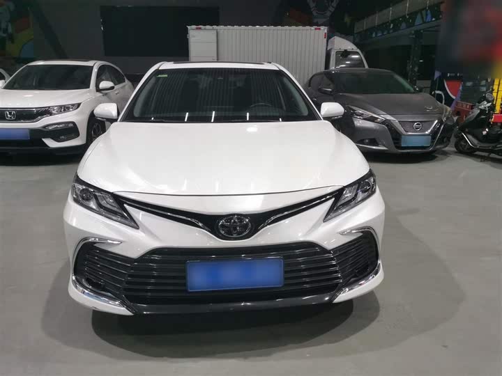 Фото 3 - Toyota Camry