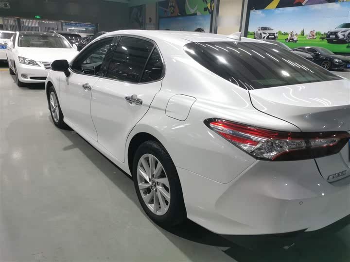 Фото 5 - Toyota Camry