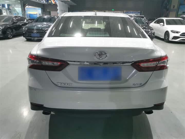 Фото 6 - Toyota Camry