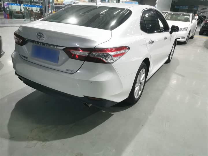 Фото 7 - Toyota Camry