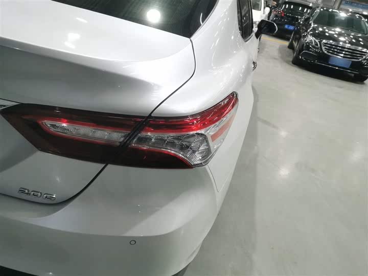 Фото 8 - Toyota Camry