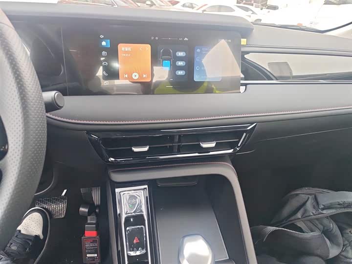 Фото 13 - Roewe i5