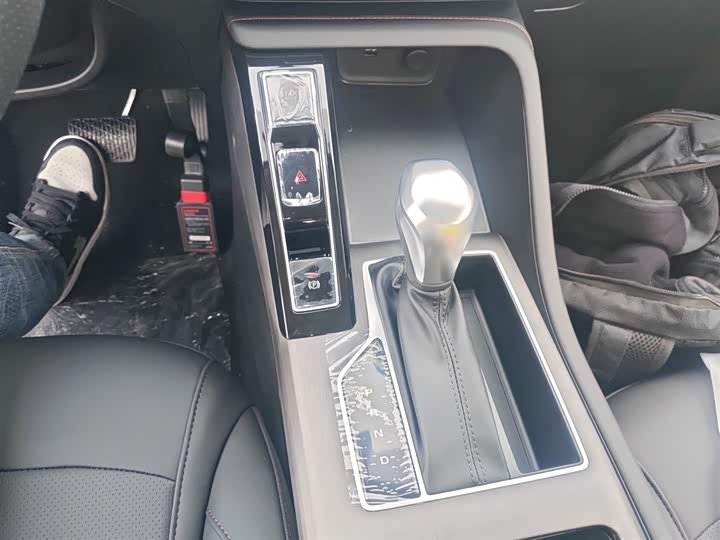 Фото 14 - Roewe i5