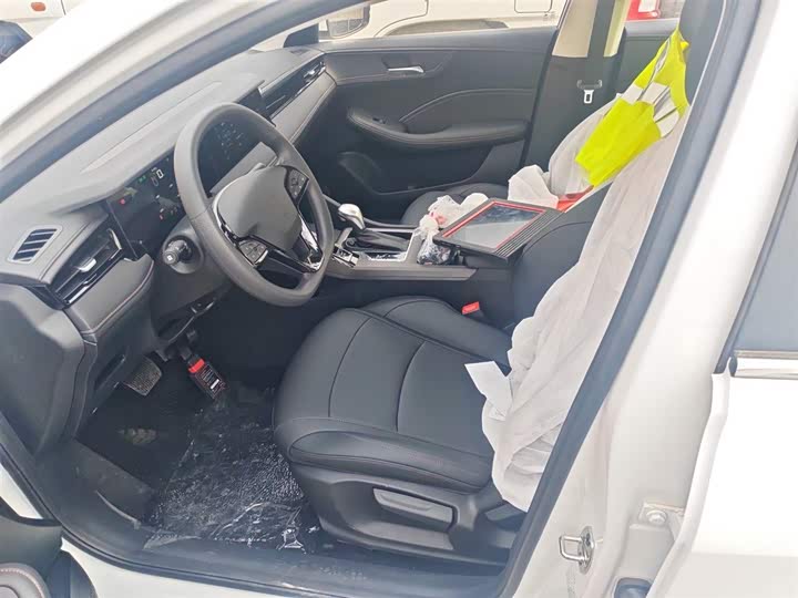 Фото 15 - Roewe i5