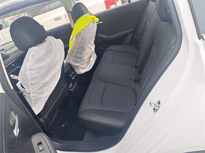 Фото 17 - Roewe i5