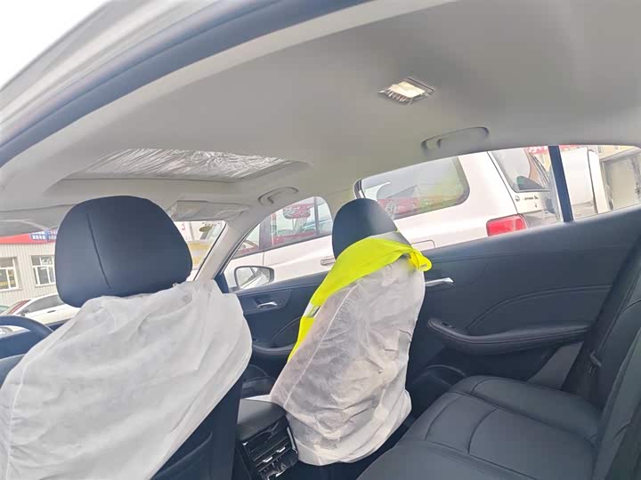 Фото 18 - Roewe i5