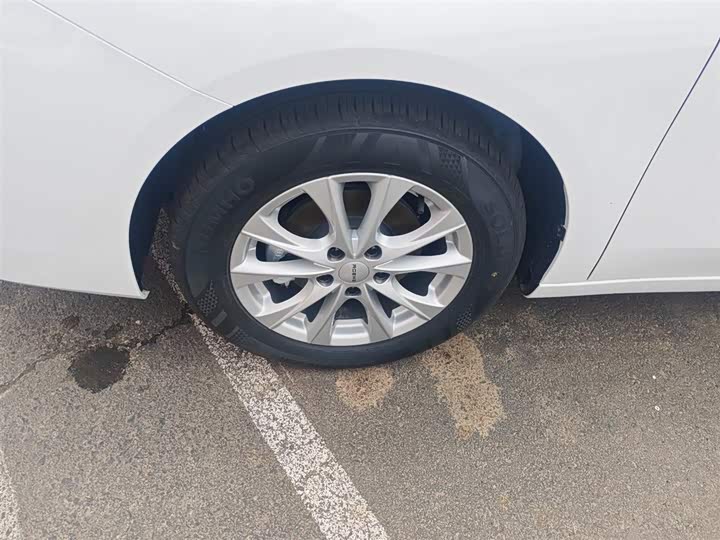 Фото 23 - Roewe i5