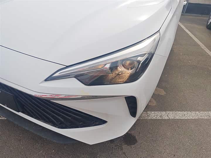 Фото 24 - Roewe i5