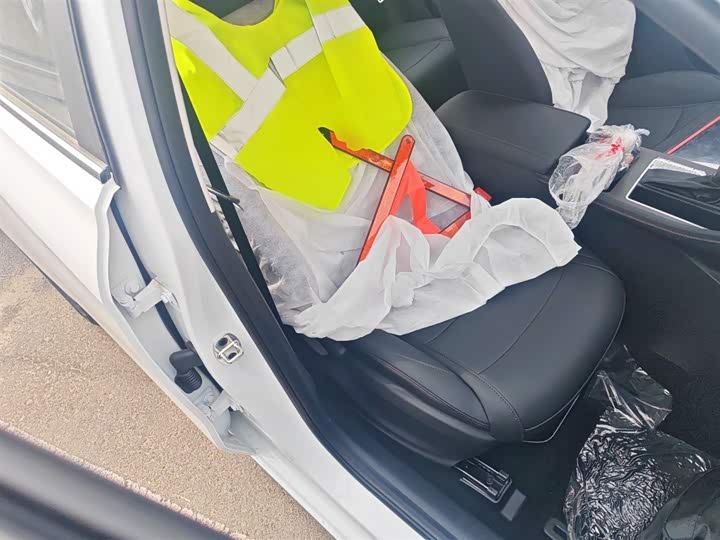 Фото 25 - Roewe i5