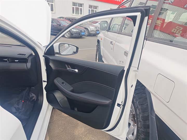 Фото 26 - Roewe i5