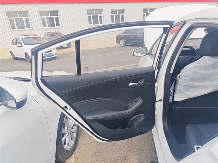 Фото 29 - Roewe i5