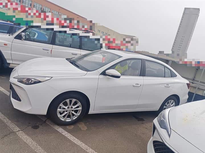 Фото 5 - Roewe i5