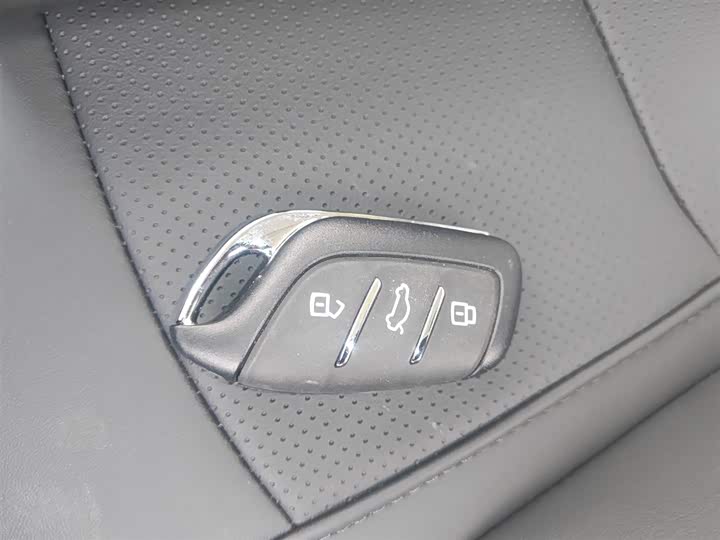 Фото 9 - Roewe i5