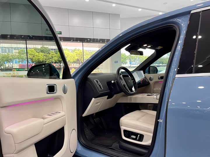 Фото 11 - LiXiang L8