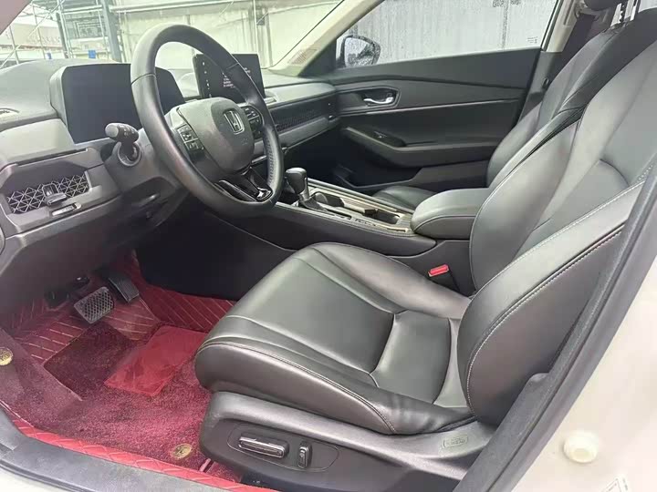 Фото 4 - Honda Accord