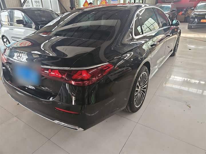 Фото 12 - Mercedes-Benz E-Class