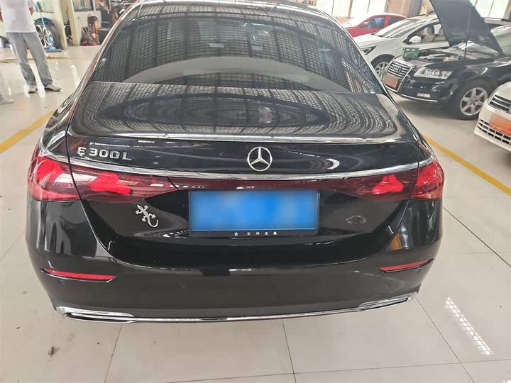 Фото 14 - Mercedes-Benz E-Class