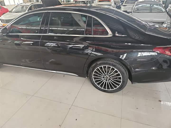 Фото 15 - Mercedes-Benz E-Class