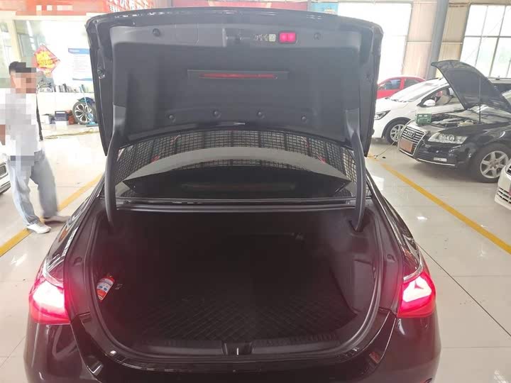 Фото 17 - Mercedes-Benz E-Class