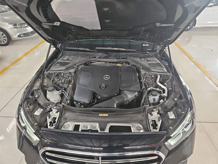 Фото 18 - Mercedes-Benz E-Class