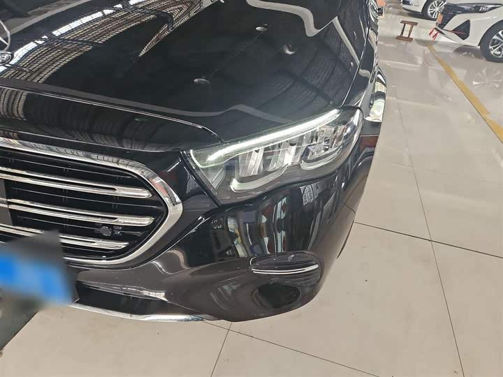 Фото 3 - Mercedes-Benz E-Class