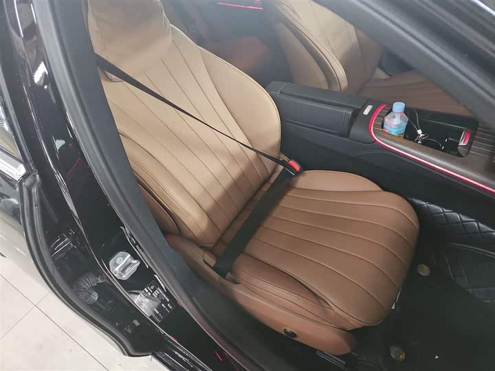 Фото 4 - Mercedes-Benz E-Class