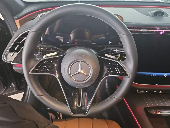 Фото 5 - Mercedes-Benz E-Class