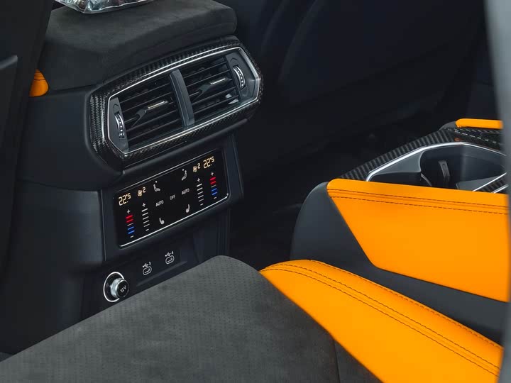 Фото 10 - Lamborghini Urus