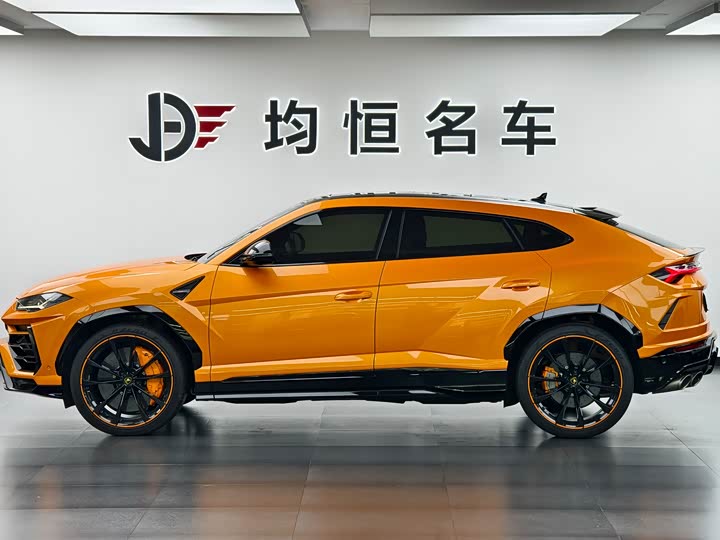 Фото 2 - Lamborghini Urus